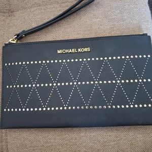 MK ENVELOPE WRISTLET